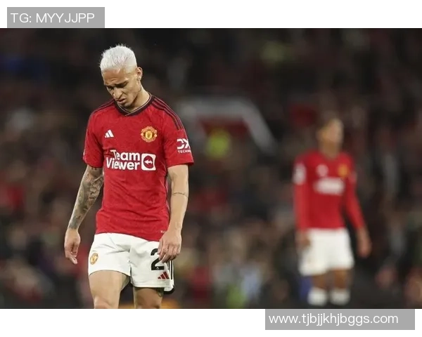 足球球星甩头发瞬间尽显英姿与魅力的精彩瞬间分析